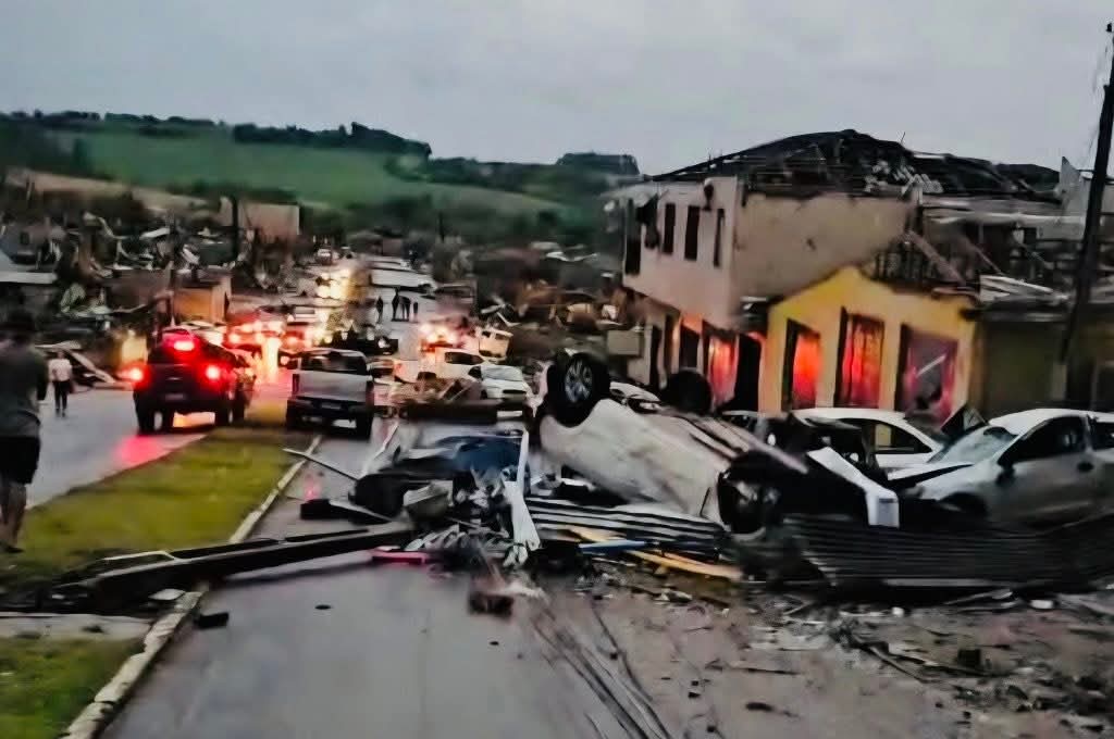 DEFESA CIVIL JÁ CONFIRMA 5 MORTES EM RIO BONITO DO IGUAÇU APÓS PASSAGEM DE TORNADO