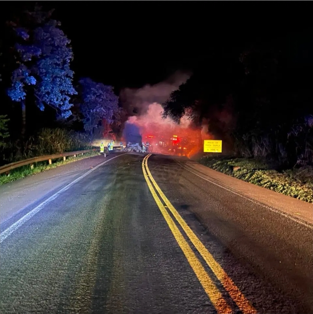 Motorista morre após carro pegar fogo em grave acidente na BR-277, no Paraná
