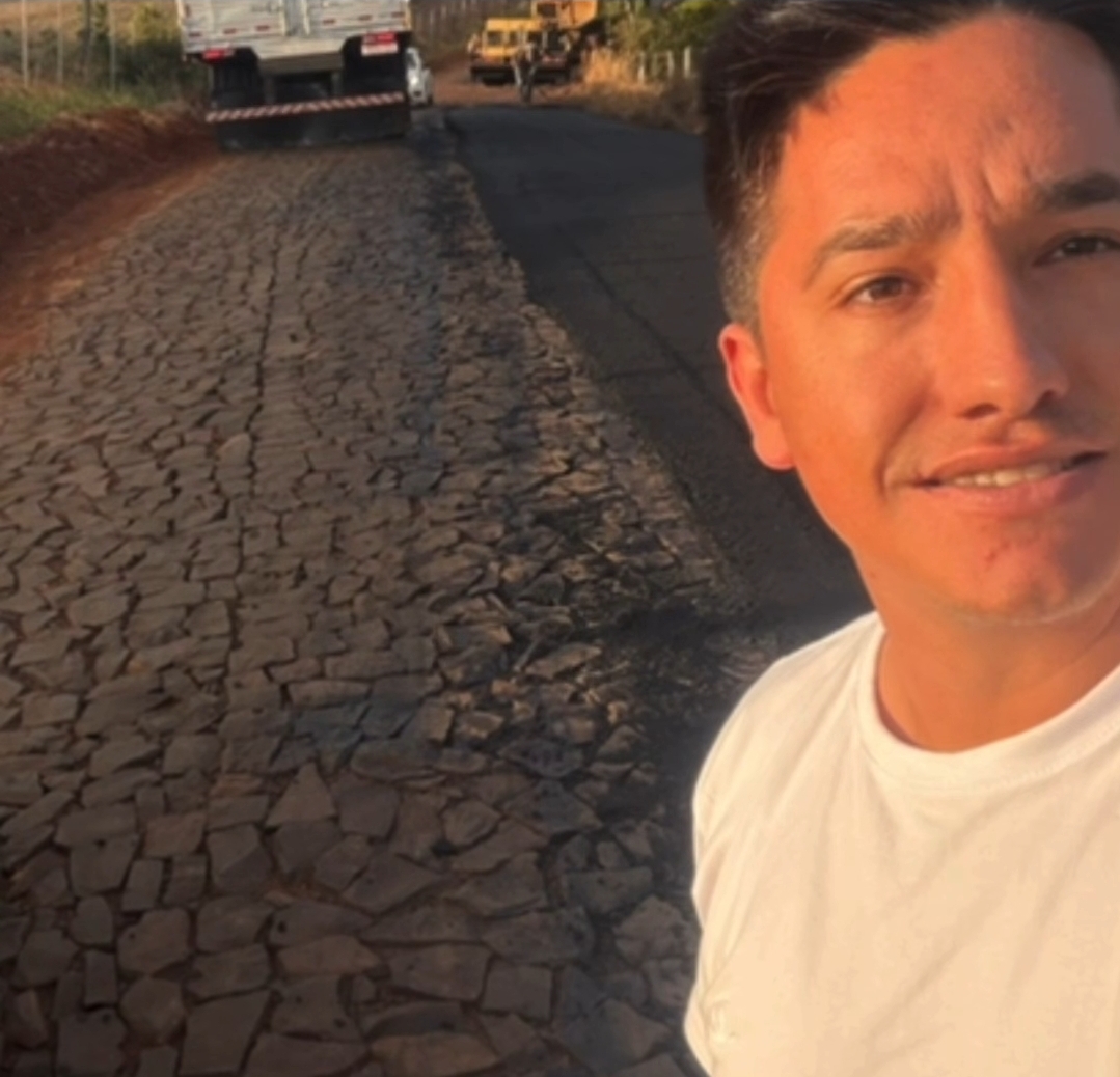 Prefeito acompanha obras de recapeamento no Assentamento Chapadão em Laranjal