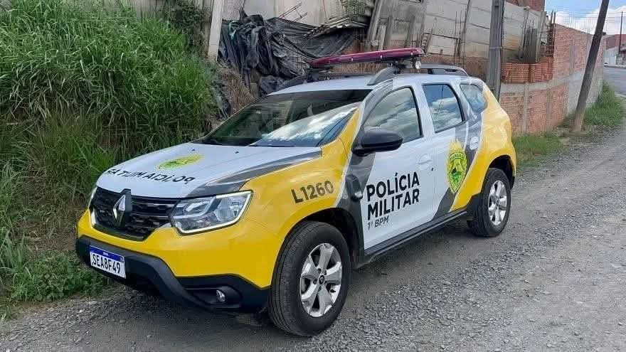 Homem espanca mulher na frente dos filhos, avança contra PM e é morto a tiros