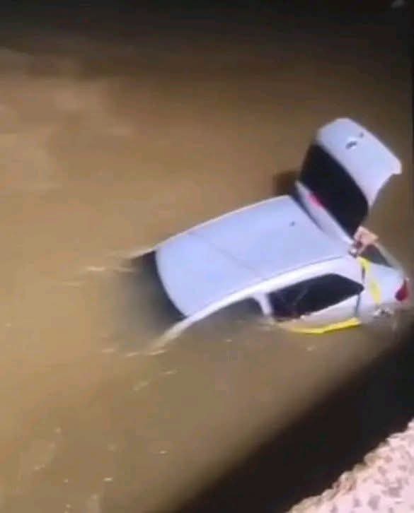 CARRO CAI DE PONTE EM RIO BONITO DO IGUAÇU E CRIANÇA ESTÁ DESAPARECIDA
