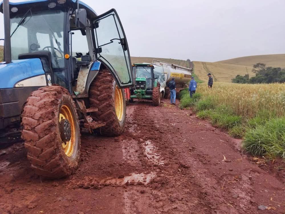 🚨 ESTRADA VIRA LAMA E MORADORES COBRAM CASCALHAMENTO NO INTERIOR DE PITANGA