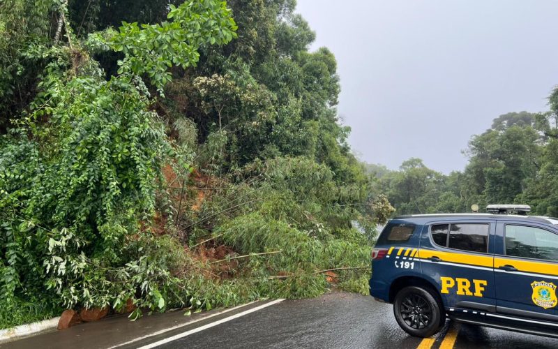 Novos deslizamentos na madrugada desta terça (10) mantém interdição total do trânsito na Serra da Esperança, em Guarapuava