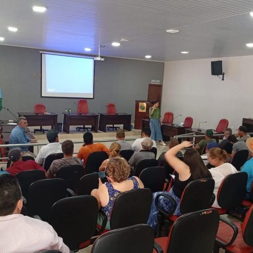 Na tarde de hoje o Vereador Machadinho convidou a representante da Itaipu Binacional para esclarecer dúvidas sobre o edital do projeto mais que energia. Foi uma tarde produtiva para todos, que contou com a presença de participantes do nosso município vizinho Laranjal. Este é um recurso que vem para entidades públicas tais como APAE, associação dos idosos, associação dos produtores rurais e demais outras entidades.