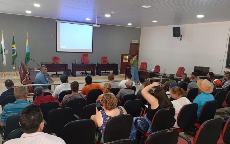 Na tarde de hoje o Vereador Machadinho convidou a representante da Itaipu Binacional para esclarecer dúvidas sobre o edital do projeto mais que energia. Foi uma tarde produtiva para todos, que contou com a presença de participantes do nosso município vizinho Laranjal. Este é um recurso que vem para entidades públicas tais como APAE, associação dos idosos, associação dos produtores rurais e demais outras entidades.