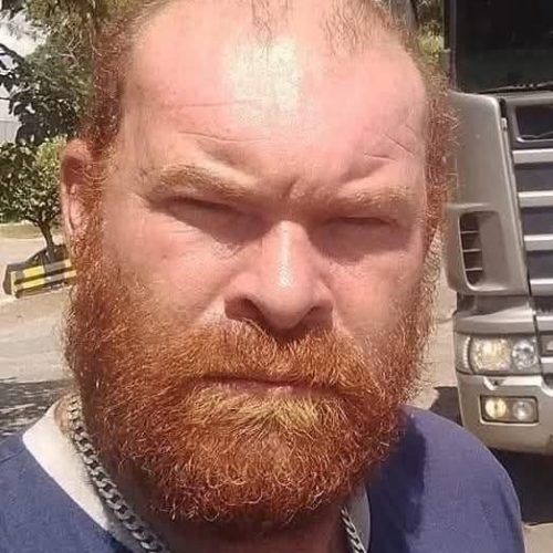 Rodrigo Neumann Pires, conhecido como “Vermeio”, será julgado no dia 4 de novembro, às 9h, no Fórum de Guarapuava, acusado de matar o casal de seguranças Vanderlei e Edineia. O Tribunal do Júri analisará o caso após decisão da 3ª Vara Criminal, que confirmou provas da materialidade e indícios suficientes de autoria.