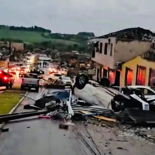 DEFESA CIVIL JÁ CONFIRMA 5 MORTES EM RIO BONITO DO IGUAÇU APÓS PASSAGEM DE TORNADO