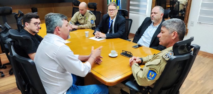 Prefeito de Palmital busca soluções para sede da Polícia Militar na cidade.