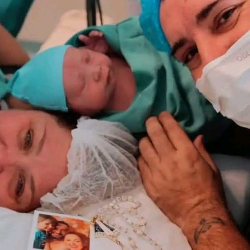 DOIS ANOS APÓS PERDER FILHO EM ATAQUE A CRECHE, CASAL CELEBRA CHEGADA DO SEGUNDO FILHO