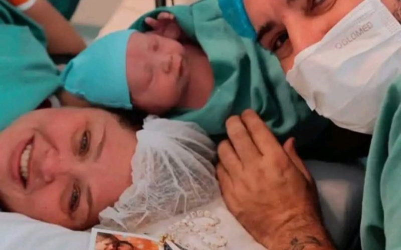DOIS ANOS APÓS PERDER FILHO EM ATAQUE A CRECHE, CASAL CELEBRA CHEGADA DO SEGUNDO FILHO