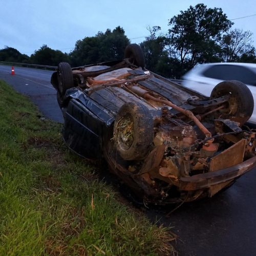 MOTORISTA FICA FERIDO APÓS CAPOTAMENTO NA PR-170 EM GUARAPUAVA