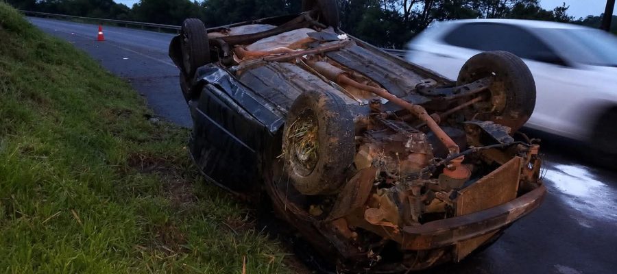 MOTORISTA FICA FERIDO APÓS CAPOTAMENTO NA PR-170 EM GUARAPUAVA