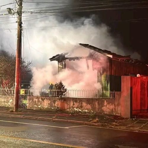 MENINO DE 5 ANOS MORRE CARBONIZADO DURANTE INCÊNDIO EM RESIDÊNCIA EM PONTA GROSSA