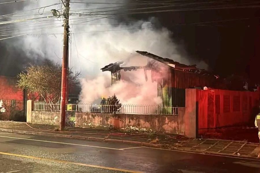 MENINO DE 5 ANOS MORRE CARBONIZADO DURANTE INCÊNDIO EM RESIDÊNCIA EM PONTA GROSSA