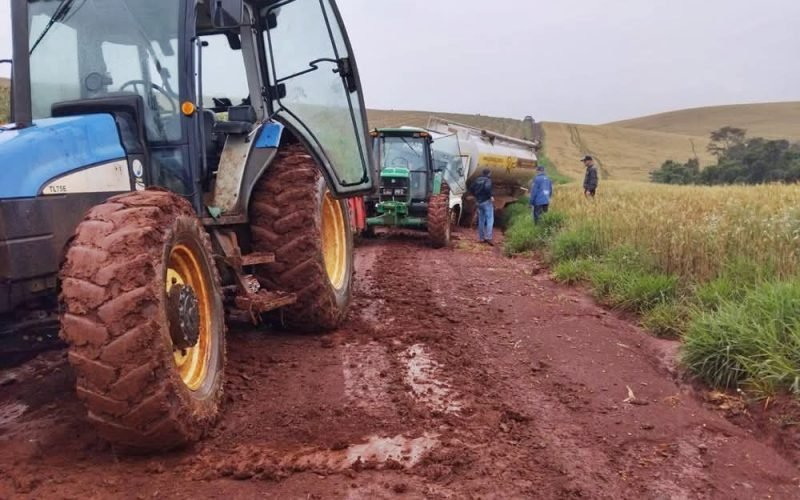 🚨 ESTRADA VIRA LAMA E MORADORES COBRAM CASCALHAMENTO NO INTERIOR DE PITANGA