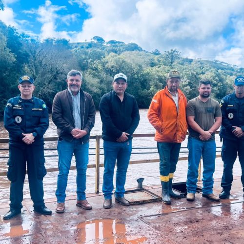 Marinha realiza vistoria de rotina na balsa que liga Palmital a Goioxim