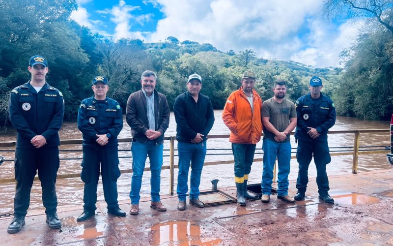 Marinha realiza vistoria de rotina na balsa que liga Palmital a Goioxim