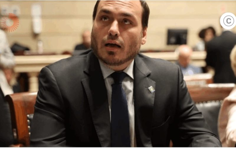 🚨 EXCLUSIVO: MP do Rio reabre investigação contra Carlos Bolsonaro e mais 25 pessoas