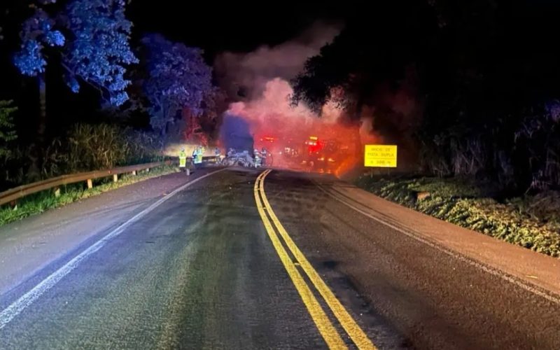 Motorista morre após carro pegar fogo em grave acidente na BR-277, no Paraná