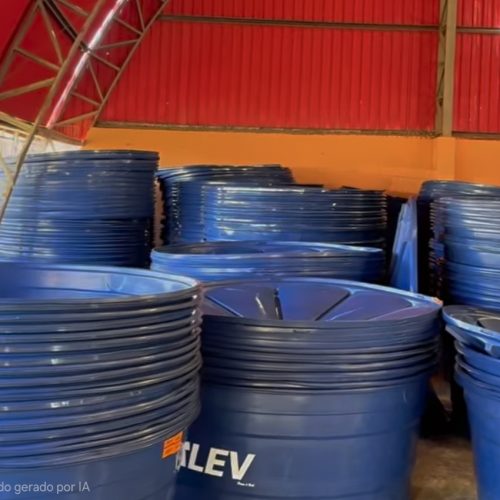 Prefeito Maycon Lopes acompanha entrega histórica de 300 kits de caixas d’água em Laranjal