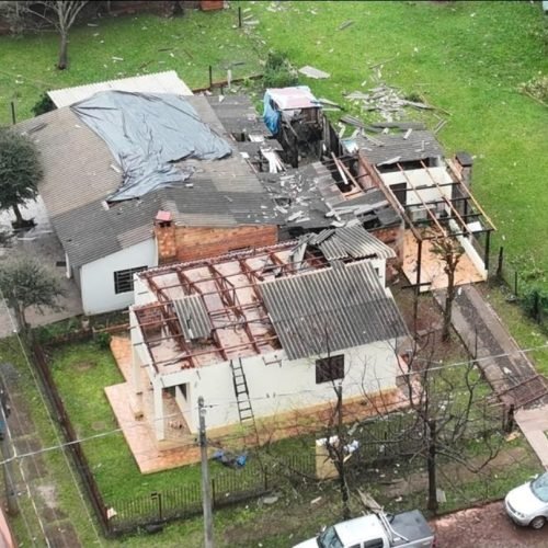 🌪️ TEMPORAL DE QUASE 100 KM/H CAUSA ESTRAGOS E DEIXA 400 CASAS DESTELHADAS NO RS