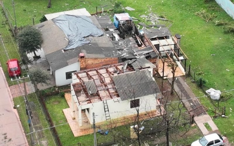 🌪️ TEMPORAL DE QUASE 100 KM/H CAUSA ESTRAGOS E DEIXA 400 CASAS DESTELHADAS NO RS