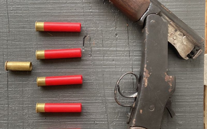 Homem é preso em flagrante durante operação policial em Palmital; arma e munições são apreendidas