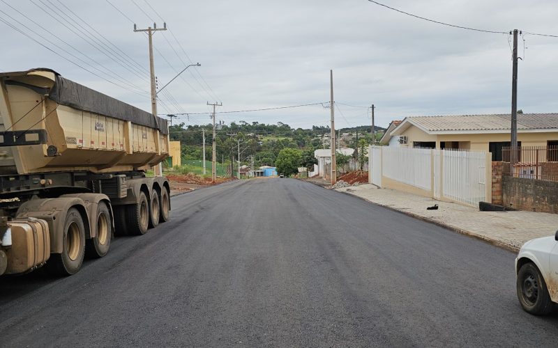 Prefeito Ney e as ações no Final de Seu Mandato: Asfalto na Rua Interventor Manoel Ribas.